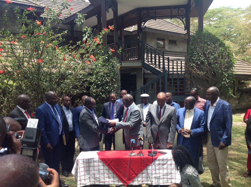 Gov_Ottichilo's tweet photo. Signing the Inter-Governmental Water Sector Coordination Framework, Defining the level of cooperation between @KenyaGovernors &amp; The National Government towards realization of #SDGs 6. #WaterSummit18 #DevolutionExperience #DevolutionisWorking #DevCon2018 https://t.co/yR6rjLKTz0