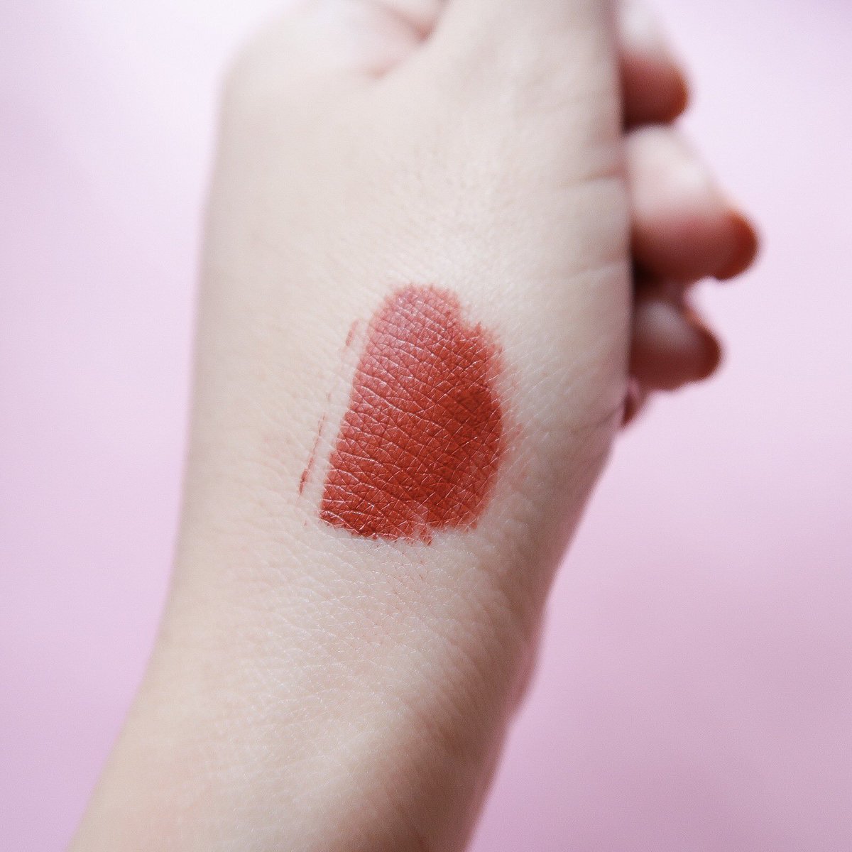 adearabitty's tweet image. ทางเราชอบสีแบบนี้ ส้มๆแดงๆ 
ทาแล้วสดใสหน้าไบร์ทเลยยย 
ของ malissa kiss ราคาเบ๊าาา 139฿ 
แมตติดทนสุด ชอบ ❤️

#ไว้รีวิวห้ามขายของโว้ยย #ใช้จริงรีวิวจริง
#makememelt #malissakiss