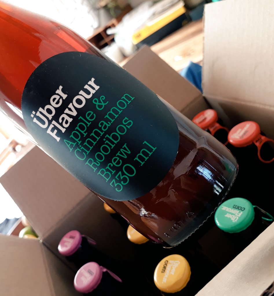 CeecesTravel's tweet photo. I absolutely LOVE deliveries. Especially when they're from one of my favs! 💚💜❤💛💙 Thank you @UberFlavour 😋 The perfect humidity buster! Chilling the 🍏Apple & Cinnamon #Rooibos Brew as I type 👀 #27BirthdaysWithCee Yum!!! #UberFlavour #CraftIceTea #Capetown https://t.co/g2X0KjUq7I