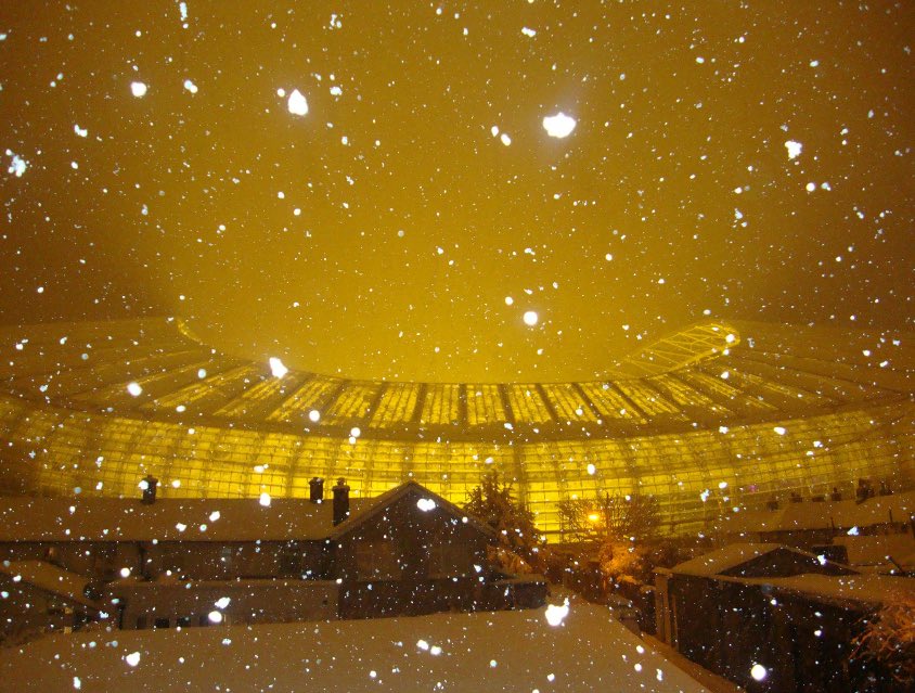 VivienPomeroy's tweet photo. @avivastadium Taken at my mother in laws house #snowcano #aviva https://t.co/YaOGLGRbB9