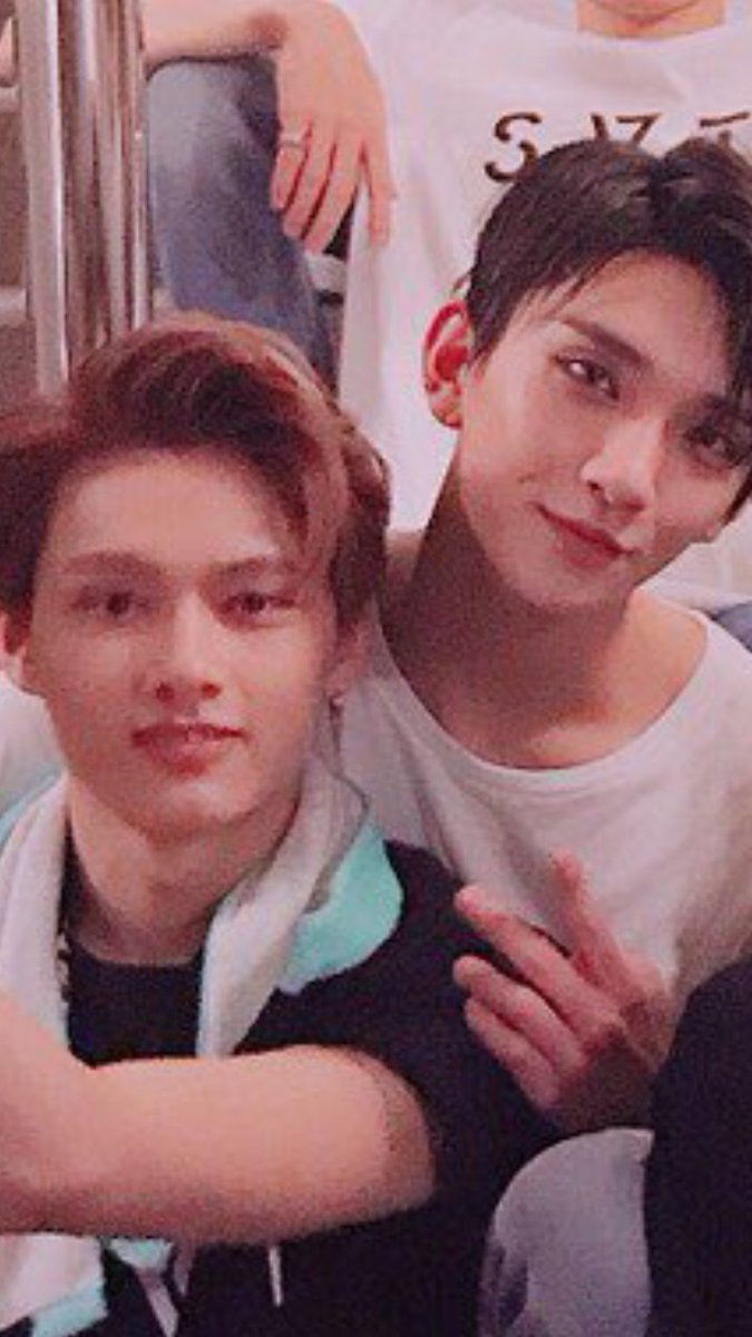svtlovrr's tweet photo. They're so cute... I can't 😭❤ https://t.co/LZltOBQAKl