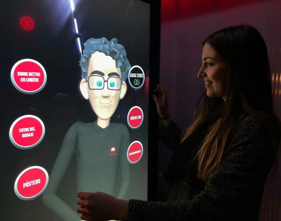 garage__stories's tweet photo. Premiere of "Mettre en Lumiere" at @sala_apolo, an immersive experience created during #garagestories 
Big thanks to @digalix and his augmented reality assistant and @visyon360 for being our technical provider and making it possible!

#immersive #vr #ar #innovation #storytelling https://t.co/NMoJrm0w0E