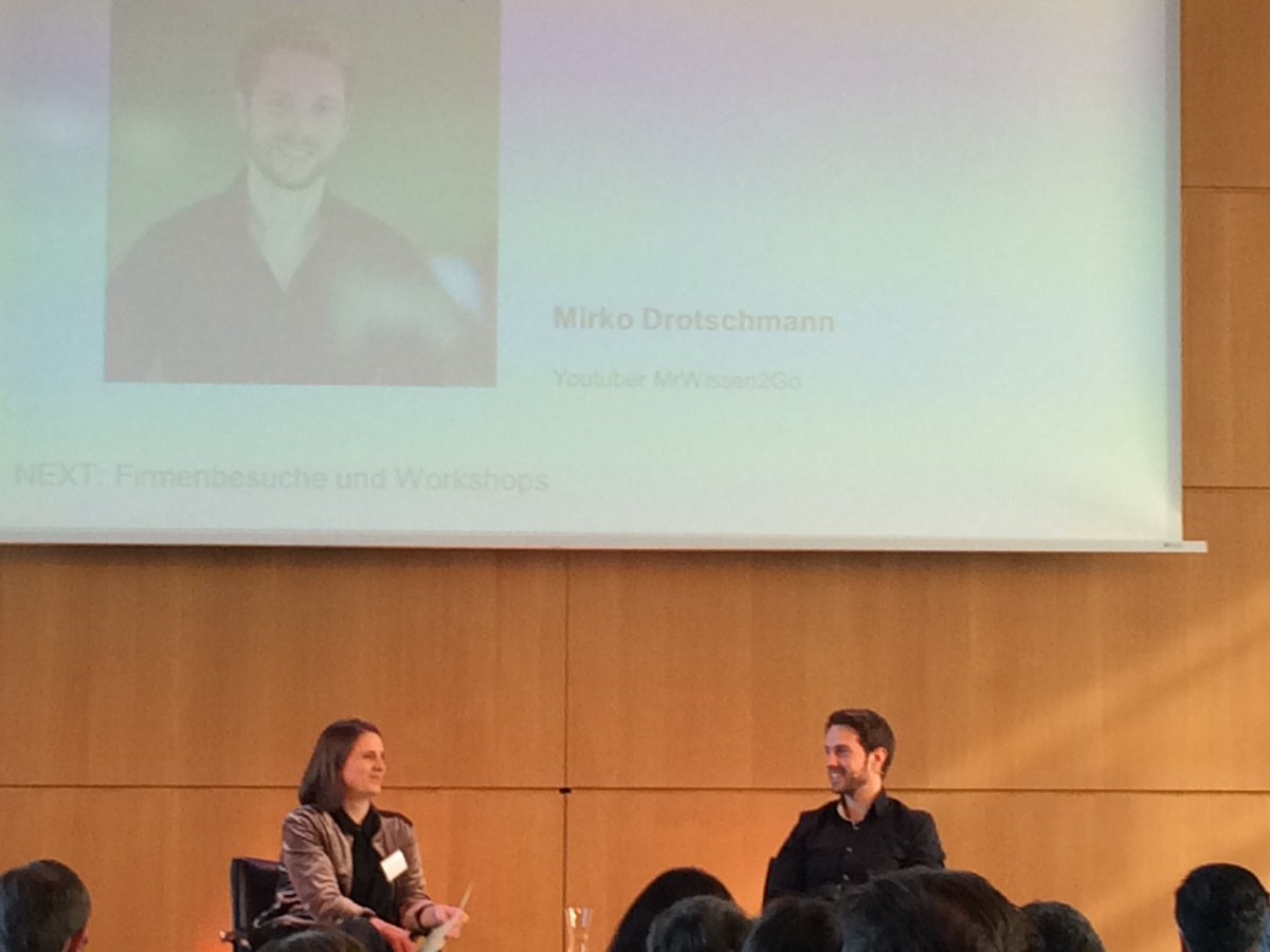 iTOtto's tweet image. Beim #DigiSummit berichtet @MrWissen2Go über seine Erfahrungen auf und mit #YouTube.

#digiHH #DigitaleBildung