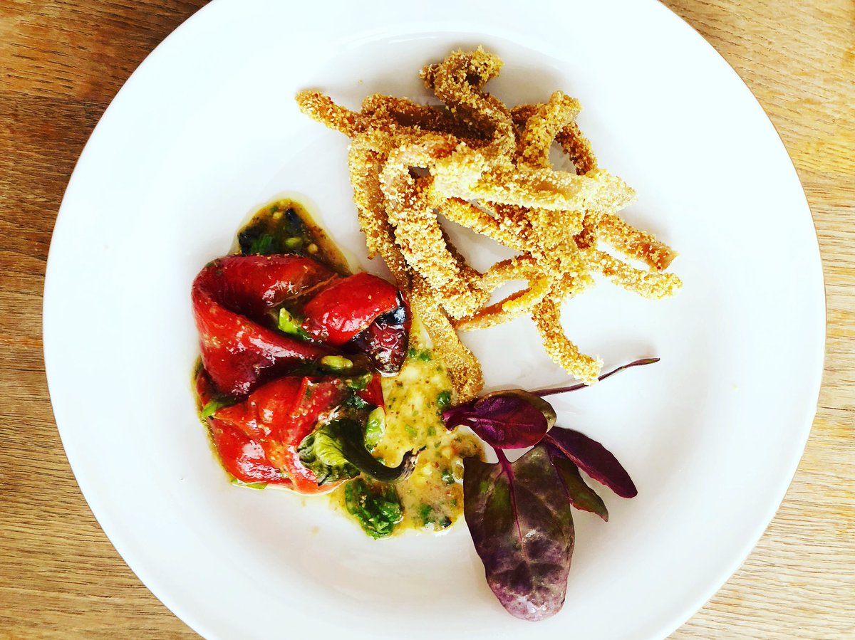 OCoanta's tweet photo. If you don’t tell anybody what is it, they will never guess that this cruncy bites hide a soft beef tripe.
#romanian #tapas #tripe #beef in a #cornflour #crust #cruncy #deepfried #roasted #pepper #mustardsauce #simplefood #appetizers #snack #bistrofood #testing https://t.co/q3htppKrVH