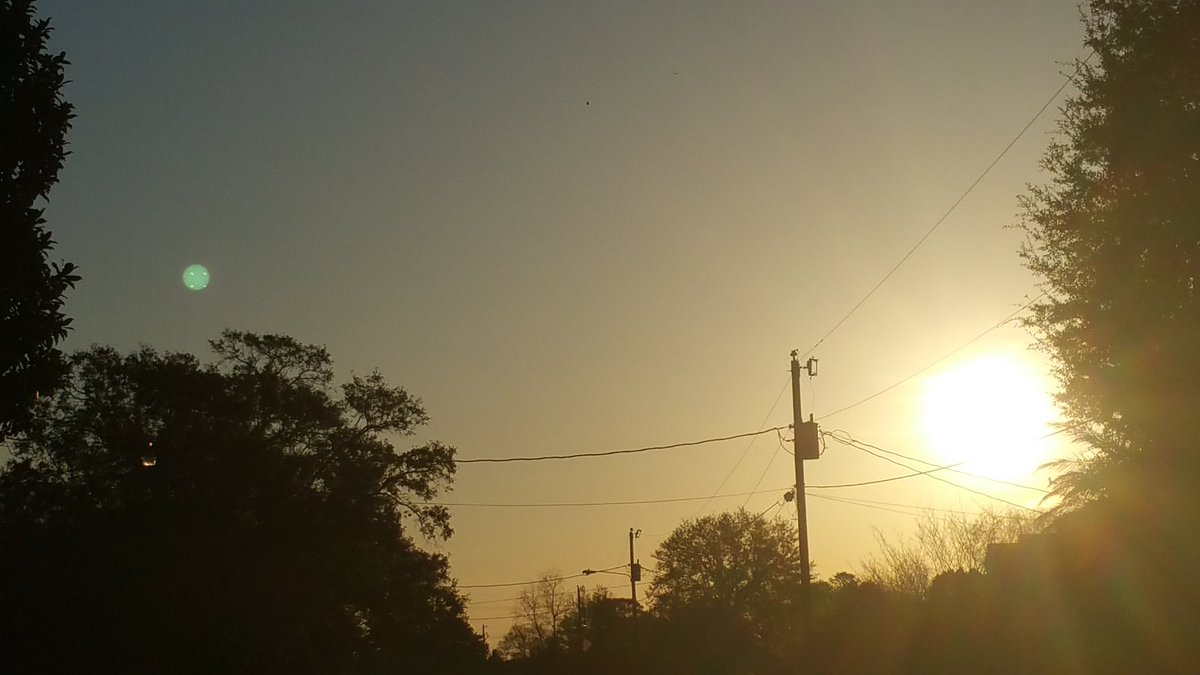 animebookchic's tweet image. Ferry Pass FL Bus stop sunrise pics from this week. #Beenslacking #phoneissues  @NWSMobile @wxkaitlin @AshleyRuizWx @WEARKDaniel