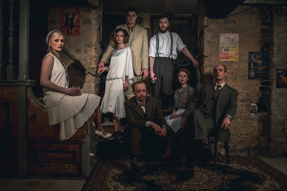 LiftingTheLid_'s tweet photo. REVIEW: #TheGreatGatsby @ClwydTweets 

"The Great Gatsby encompasses a spectrum of emotion; moments of joy can quickly turn into moments of heartbreak and despair."
★★★★★

(Photo by Sam Taylor)

@Kara_Davies 📝

https://t.co/W9sC5hqvN3 https://t.co/bBAaIuUryb