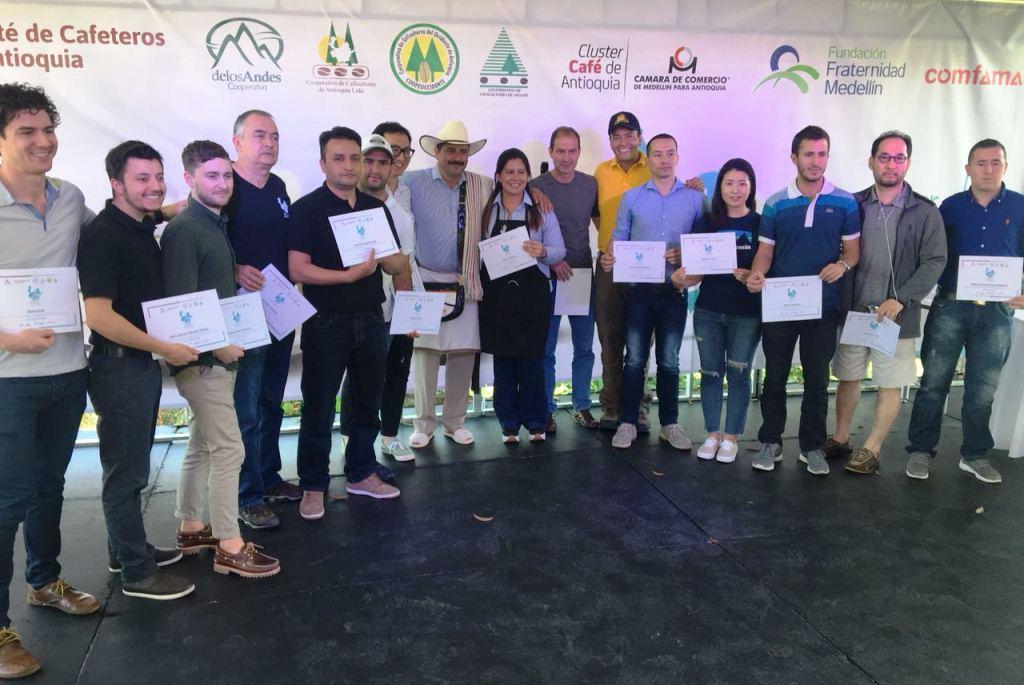 Los lotes ganadores de los dos primeros puestos del Concurso de Taza Café de Antioquia, fueron subastados por 17 dólares (categoría general) y 8,50 dólares (categoría joven).