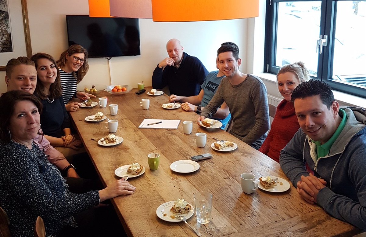 Vandaag is onze nieuwe collega Kevin van Creij (rechts in het midden) gestart als creatieve front-end developer/dtp'er. @kevinvancreij Welkom en veel succes en (werk)plezier bij ons!  #nieuwecollega #succes