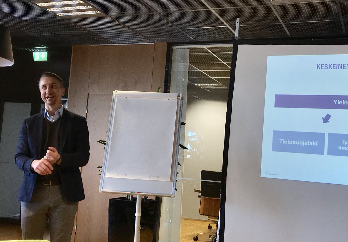 ramime27's tweet photo. Gepardi-klubi osa 3 - tänään pureudutaan #gdpr -asioihin B2B-näkökulmasta. Alustajana @markusmyhrberg #GepardiKlubi #markfi #tietosuoja https://t.co/8eCS3lsHrA