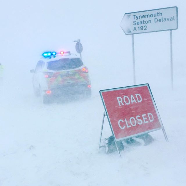 northumbriapol's tweet photo. We are still getting members of the public attempting to travel north on the A1. Avoid the area at all costs, the roads are extremely dangerous. All traffic is being diverted. The dangers of travelling in this weather are serious, if you don't have to please stay where it is safe https://t.co/KTuSYPHL0P