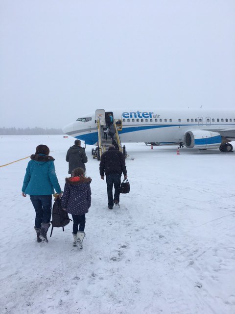 LinseyBowring's tweet image. Seriously?! This was 🇸🇪 last February, -15 icy runway 
, blizzard and we still took off on time safely. #neverprepared #britaincanthackbadweather