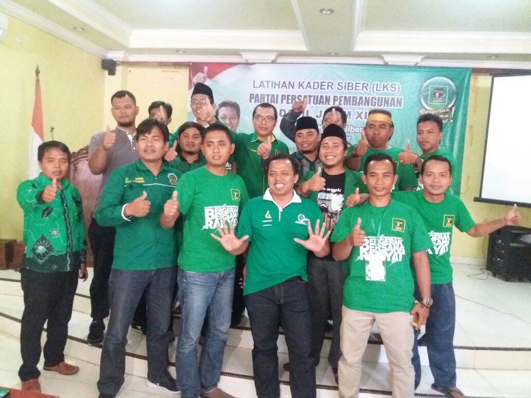Asyarie16's tweet photo. Dalam pembelajaran tdk ada kata terlambat bagitu juga memposting photo ke media
Tim Cyber Sumenep pada acara LKS Berbasil Dapil Jatim XI @MRomahurmuziy @DPP_PPP @dpcpppsumenep
#PPP10Sempurna #RomahurmuziyPPP #DPP_PPP #DPWPPPJATIM #DPCPPPSUMENEP #KiblatPerjuangan https://t.co/EDLESfnHnA