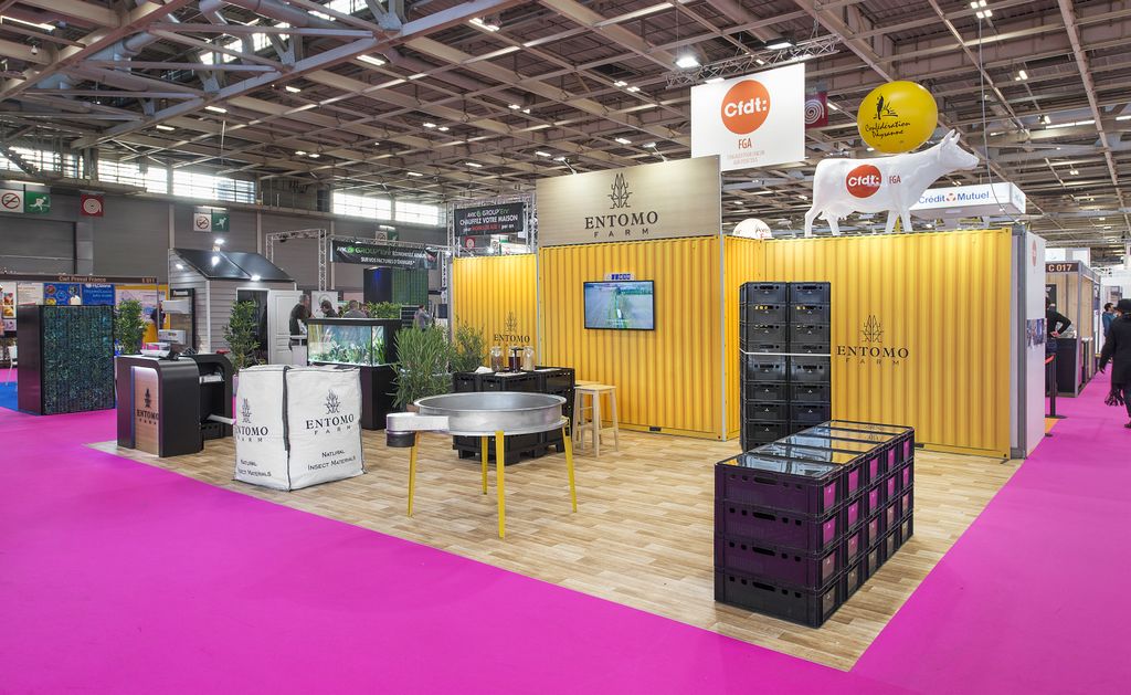 StandsEvolu's tweet photo. Actuellement se déroule le Salon International de L'Agriculture au Parcs des Expositions de Porte de Versailles.
Retrouvez notre dernière réalisation sur ce salon  pour notre client ENTOMO FARM. 
Stand de 54 m² portée par Elodie, et designé par Phillipe. Bravo aux équipes ! https://t.co/tOd5lS7yGY