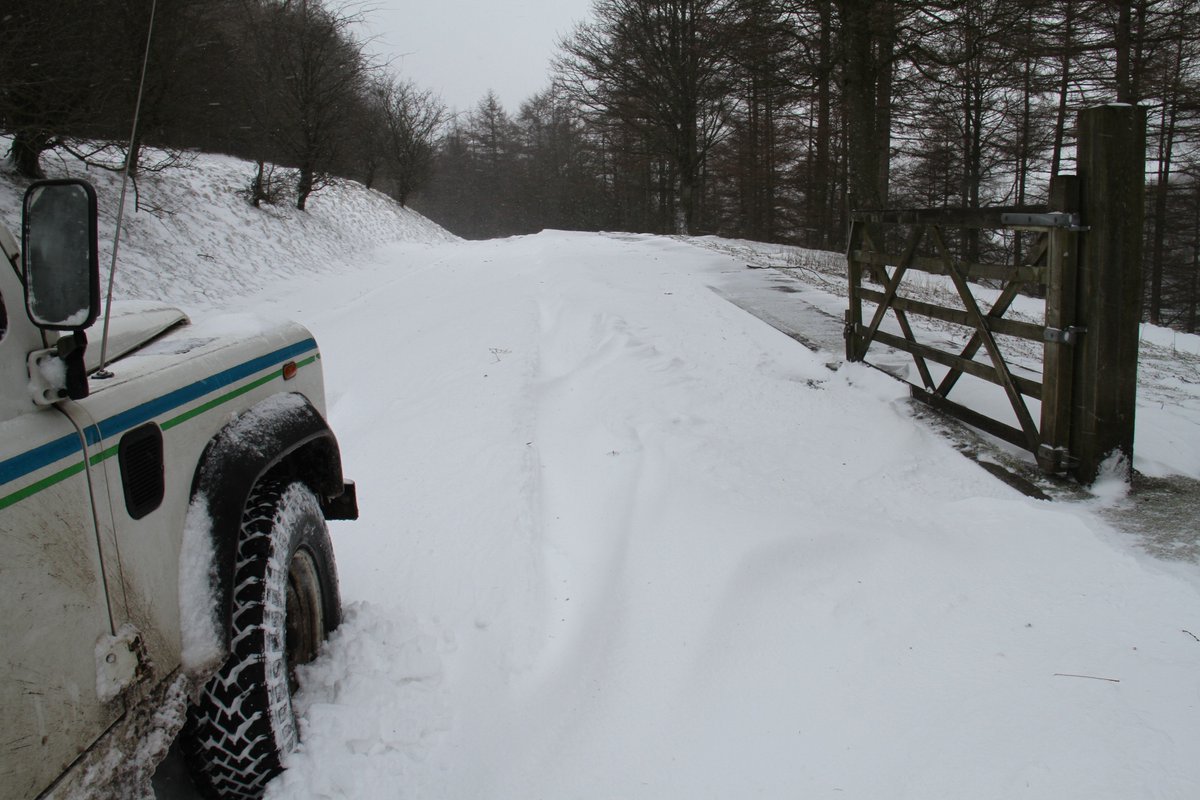 Road to Fairholmes pretty impassable. #snowmaggedon #Ladybower #landrover