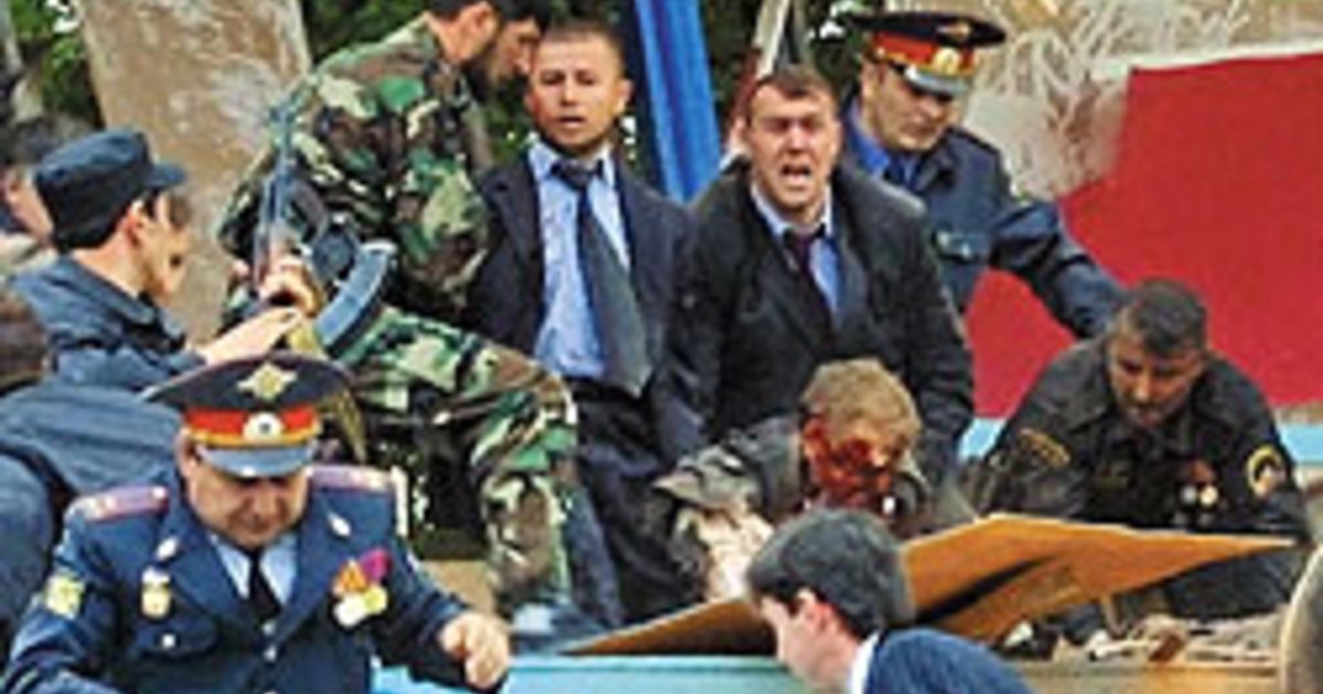 1 мая 2004. Ахмат Кадыров теракт 2004. Взрыв на стадионе Динамо в Грозном 9 мая 2004. Ахмат Кадыров умер: 9 мая 2004.