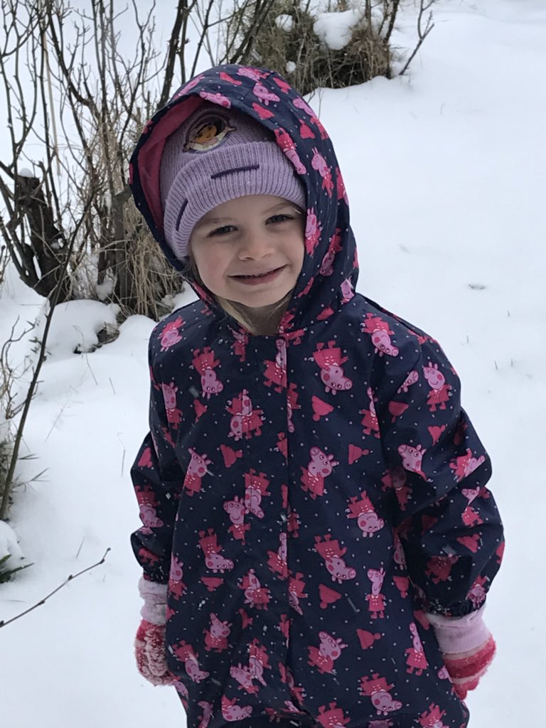 GaskellPaige's tweet photo. @vernonpark17  Amelia’s snow day. 😊 https://t.co/zhCWsLLomd