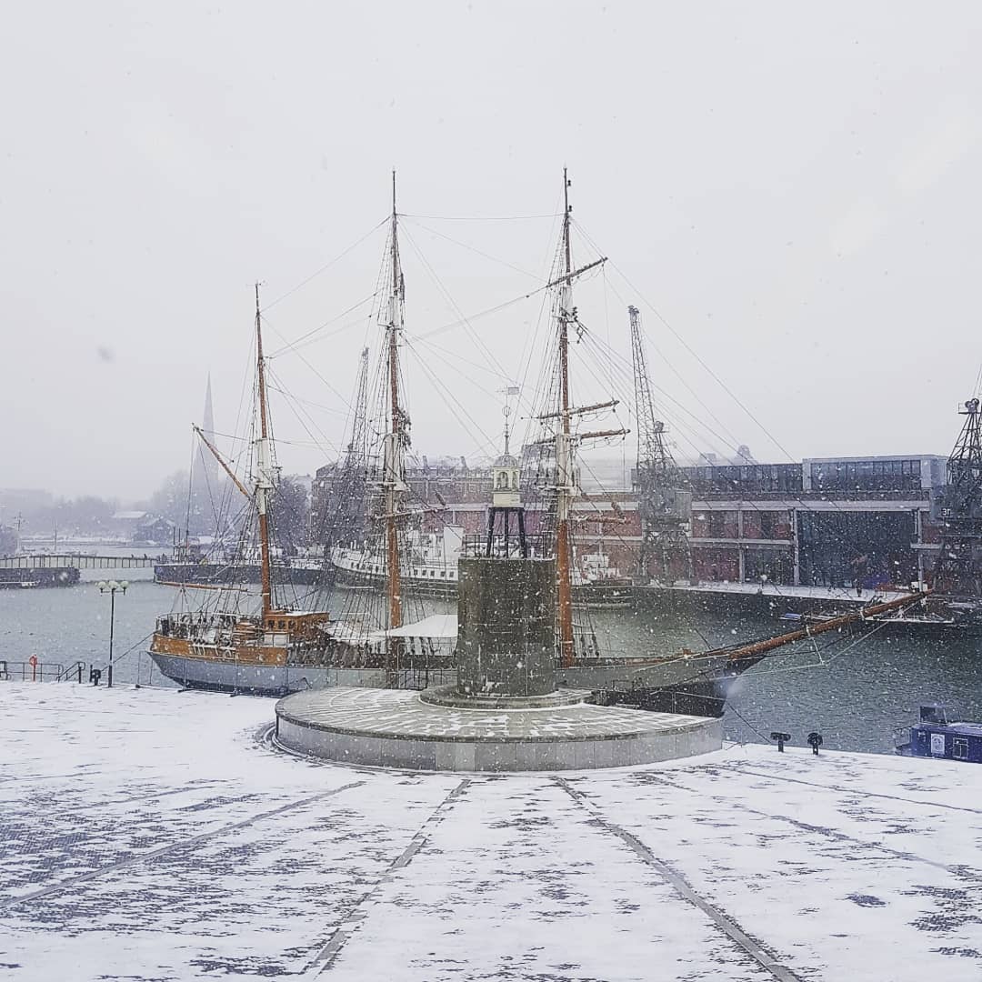 bluparsons's tweet image. Snowy Bristol.