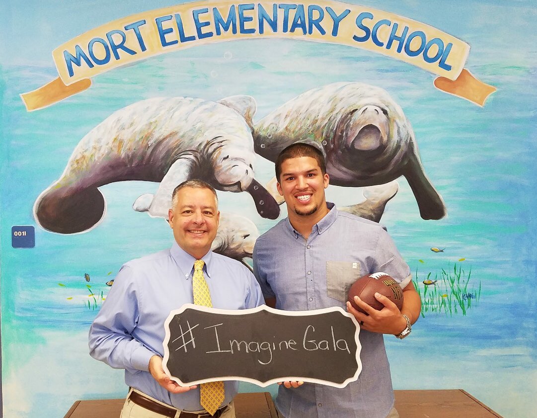 #ThrowbackThursday Our awesome 2017 Honorary Host &amp; Super Bowl Champion, <a href="/TreyBurton8/">Trey Burton</a> w/ @MortElementary Principal Johnson #imaginegala #allstaraffair