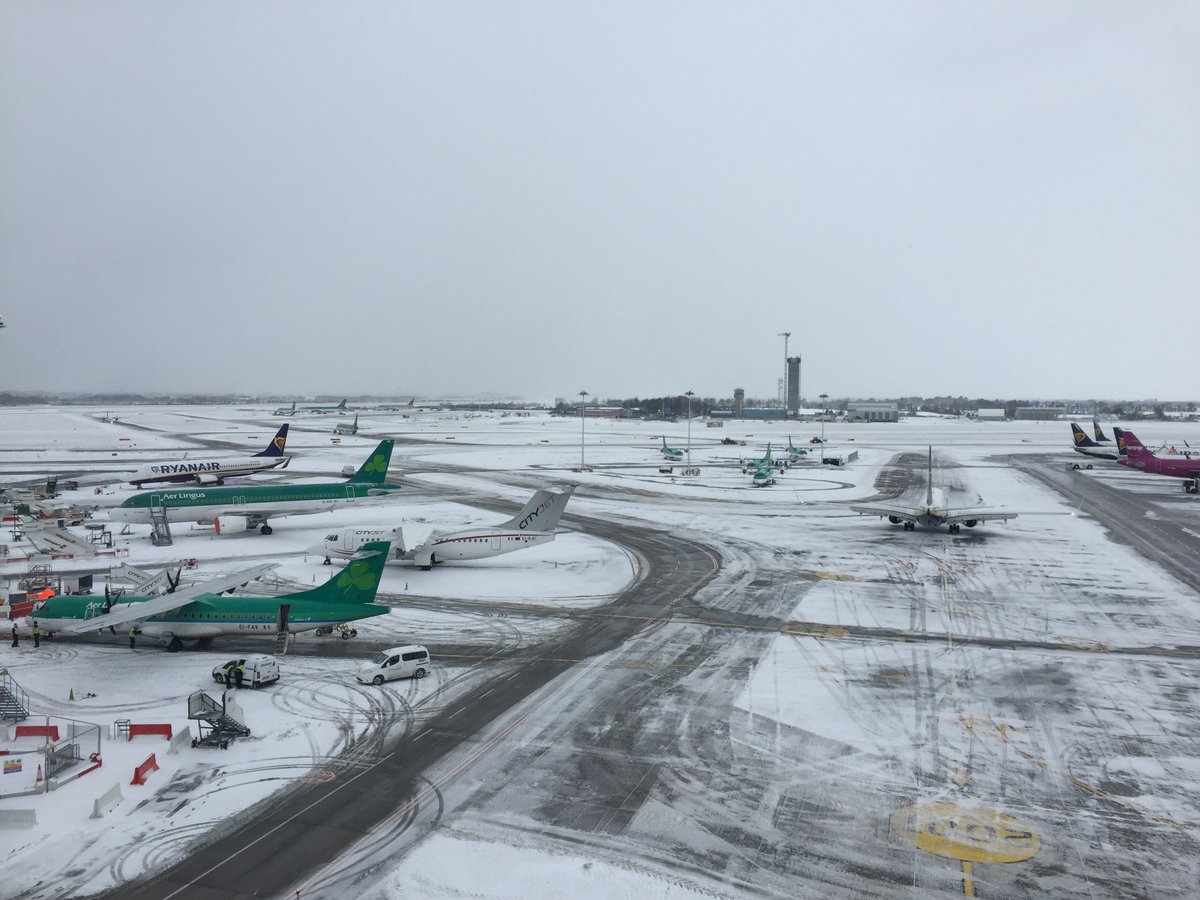 DublinAirport's tweet photo. Airlines suspending flight operations @DublinAirport from 3-4pm today due to impact of #StormEmma. @AerLingus &amp; @Ryanair resuming flights on SAT am. Unlikely to be any flights tomorrow. More here  https://t.co/FtLmdMtbQY #Beastfromtheeast #Sneacta 1/2 https://t.co/AqyU7EptID