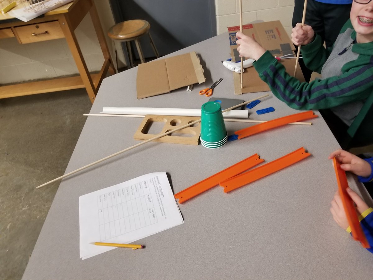 hartstemmd's tweet photo. 2nd semester's new 7th grade group has dug in once again with waterside structures. Based on the planning,  I can tell the coolest part is going to be how different these ideas will be compared to last semester! Creativity is limitless 👍 #stem #youngengineers https://t.co/lJ2Sl3xbjm
