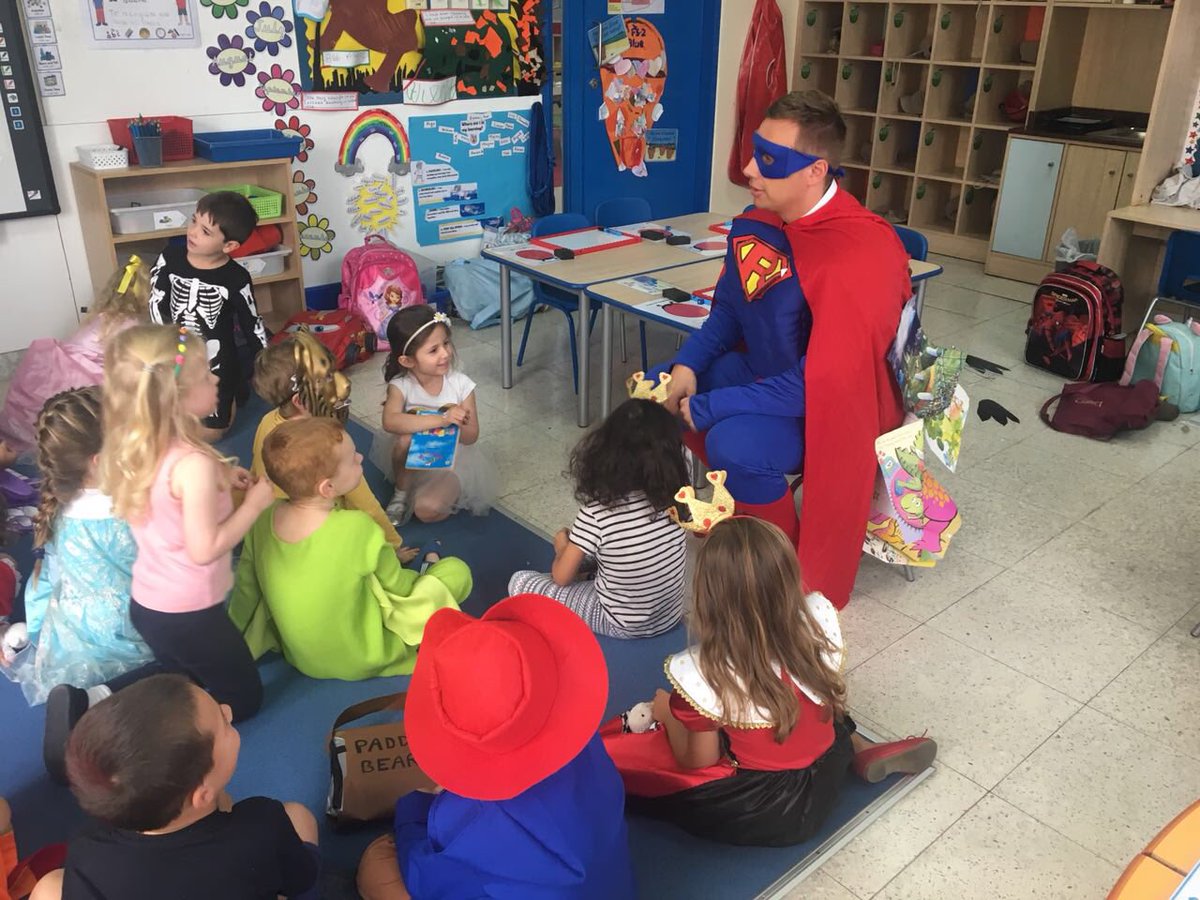 vhpsprincipal's tweet photo. @VHPrimary @vhps_reading #worldbookday #poetryslam #communityread #readingman https://t.co/Q40dqc3Nwj