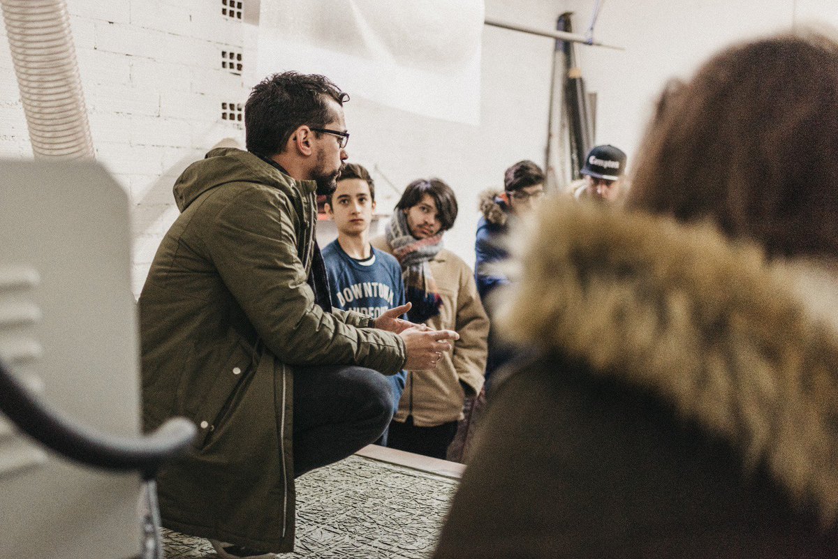 RepubCreativa's tweet photo. @Serarte_Boiro  nace da suma de arte e empresa e vincúlase cun dos nichos da economía creativa máis dinámicos que existen, a publicidade. E así o contou o equipo de Serarte ao alumnado do @IESPraiaBarraña. #mentoringcreativo https://t.co/vcTN0kwoSJ