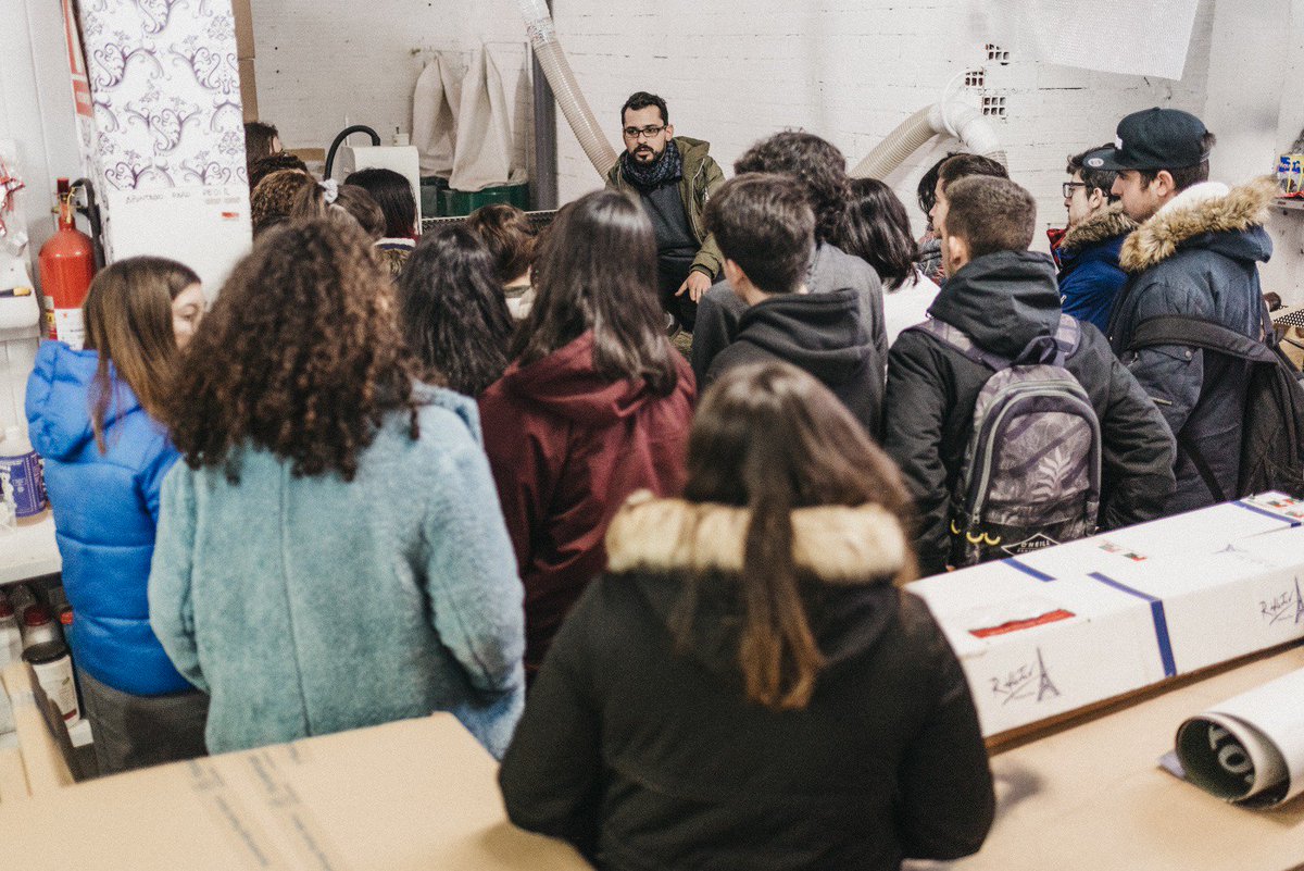RepubCreativa's tweet photo. @Serarte_Boiro  nace da suma de arte e empresa e vincúlase cun dos nichos da economía creativa máis dinámicos que existen, a publicidade. E así o contou o equipo de Serarte ao alumnado do @IESPraiaBarraña. #mentoringcreativo https://t.co/vcTN0kwoSJ