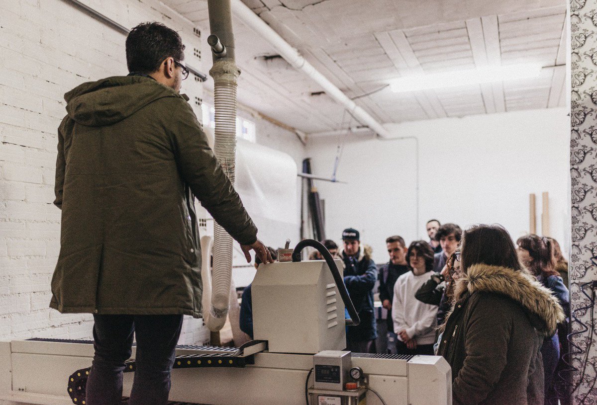 RepubCreativa's tweet photo. @Serarte_Boiro  nace da suma de arte e empresa e vincúlase cun dos nichos da economía creativa máis dinámicos que existen, a publicidade. E así o contou o equipo de Serarte ao alumnado do @IESPraiaBarraña. #mentoringcreativo https://t.co/vcTN0kwoSJ