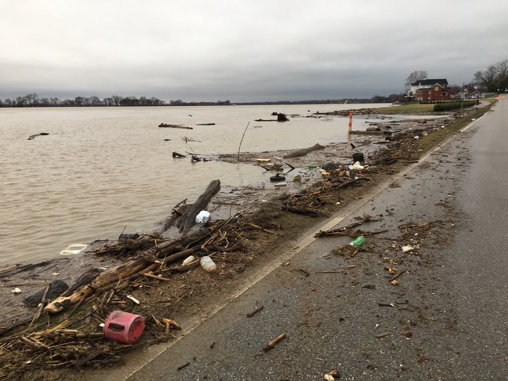 ISPEvansville's tweet photo. Warrick: High water unfortunately brings a lot of trash and debris to the Newburgh Riverfront. Sure wish people would manage their trash responsibly. Old SR 662 in Newburgh is still closed. https://t.co/j4jBD9my5E
