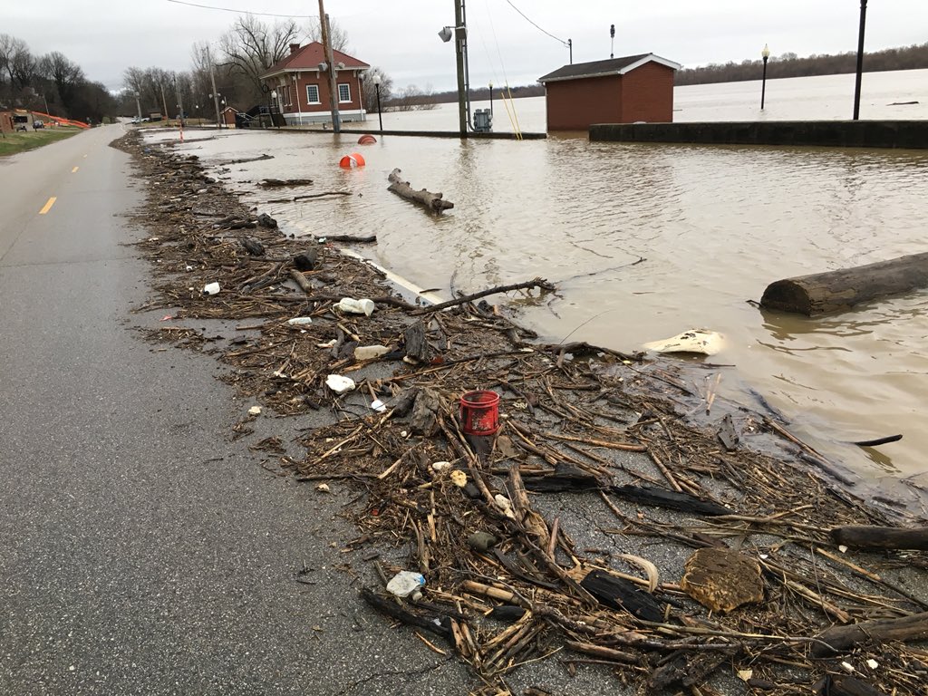 ISPEvansville's tweet photo. Warrick: High water unfortunately brings a lot of trash and debris to the Newburgh Riverfront. Sure wish people would manage their trash responsibly. Old SR 662 in Newburgh is still closed. https://t.co/j4jBD9my5E