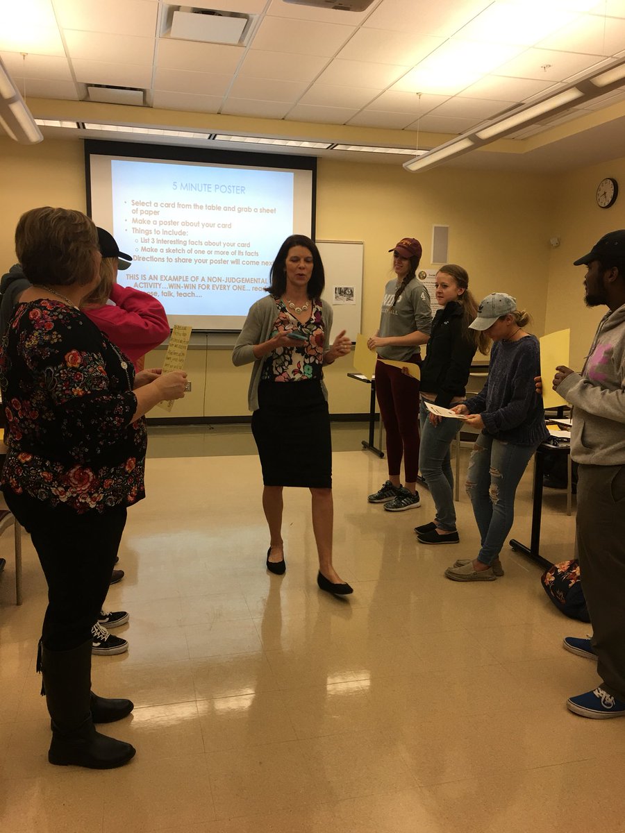 DelmarMathRocks's tweet image. Mrs. Rosie Brittingham models the “5 Minute Poster” and “Two Step” strategy with SU students.  #ProjectKEEP