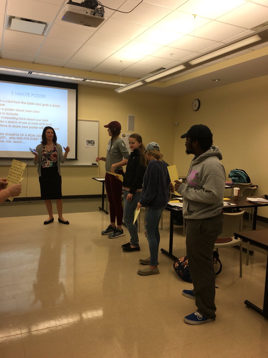 DelmarMathRocks's tweet image. Mrs. Rosie Brittingham models the “5 Minute Poster” and “Two Step” strategy with SU students.  #ProjectKEEP
