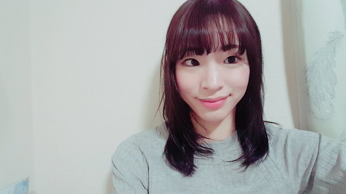 青羽ひかり Aoba Hikari No Twitter セルフカットで前髪失敗 焦って美容室に駆け込んで きちんときってもらいました 焦りすぎてマネージャーさんに 突然連絡してしまい お騒がせいたしました なにはともあれ イメチェン しました W