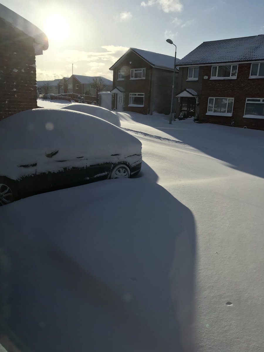 Scott_Mac1973's tweet image. We do have a front and back garden somewhere #snowdaylearning