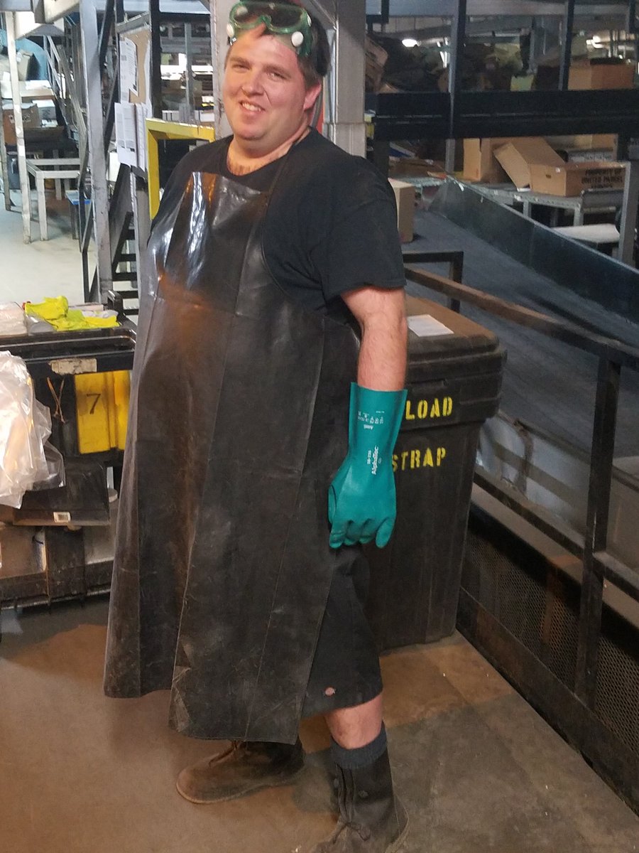 PrestonMessers1's tweet photo. Steve J on the SLC Night sort #CaughtSafely walking out if the unload in his full responder gear. Thanks for putting Safety first Steve. @slchubjeff @ChadMeier3 @UTHub_BrianW @DesertMTUPSers https://t.co/I9hkGeDn9k