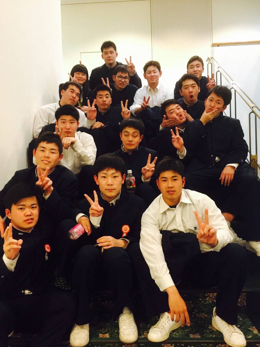 2Btz9's tweet photo. 今日で卒業と野球部を卒部しました！
とても楽しい三年間になりました！
みんなありがとう！ https://t.co/GLeVNqeGET