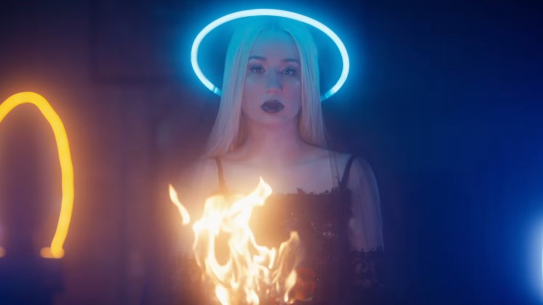 MTVBrasil's tweet photo. . @IGGYAZALEA é sua própria salvadora no clipe de "Savior": https://t.co/hprtap2rYo https://t.co/Zy7uCt4xhU