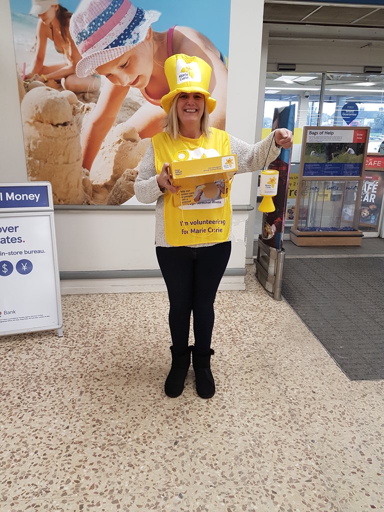 Debbietring's tweet photo. Here is 1 of our #London #community #nurses @mariecurieuk called #Marie. Following a 9 hour night shift she volunteered to collect for our #daffodil #appeal @MarieCurieEOLC #ThankYou to all our staff who go #AboveAndBeyond https://t.co/xPGUDW6DRl