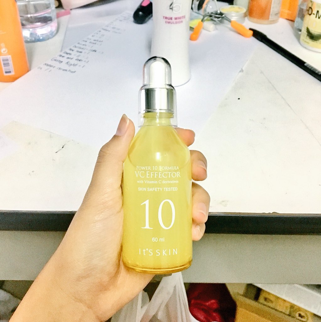 luckyseyo's tweet image. รีวิวสกินแคร์ไปครั้งก่อนมีคนถามว่า หลักๆมีอะไรที่ใช้แล้วเห็นผลจริง สำหรับคนที่ไม่อยากซื้อตามหมด คัดมาสองตัวซึ่งชอบทั้งสองอันใครสะดวกซื้ออันไหนก็ซื้อค่ะ ถ้าถามถึงราคาว่าแพงไหม ขอตอบว่าไม่มีอะไรแพงถ้าเราอยากซื้อค่ะ ราคาพอๆกันทั้งคู่ 300-500฿💗 #ไว้รีวิวห้ามขายของโว้ยย #HowtoPerfect