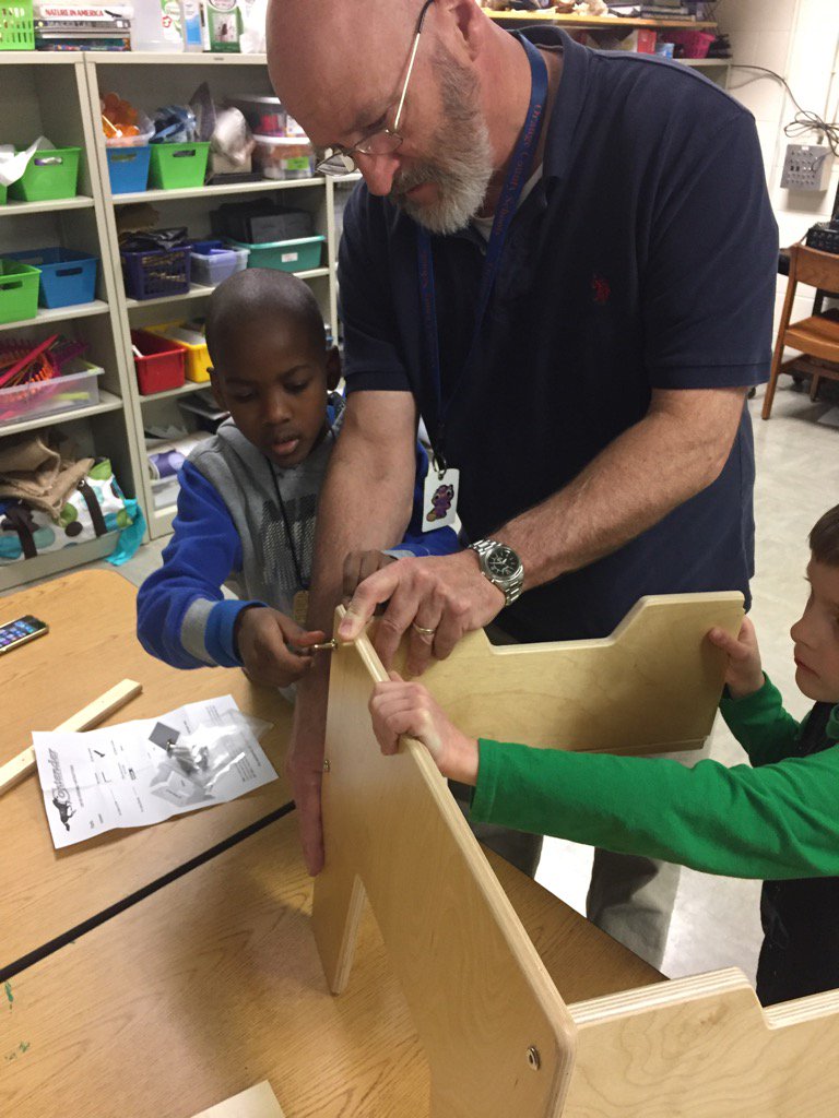 ECGEMediaCenter's tweet photo. Mr. Porter and students build a Lego table! @ECGlobalElem @OrangeCoSchools https://t.co/COEjapEdl7