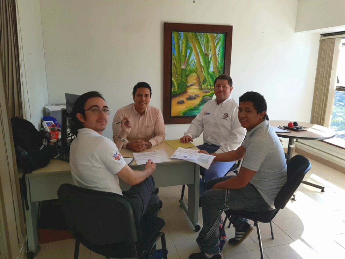 aleurreaos's tweet photo. #AEstaHora desde la @gobquindio con el DirectorTIC @ticquindio @VivelabQuindio y @jcnarvaezr
Con el proyecto de #ModeloRegional de #CierreDeBrechaDigital en identificación de identificadores claves para la medición en la región.
@Ministerio_TIC @arodrigueza2 @jcescobarb https://t.co/CaX98MNVuv