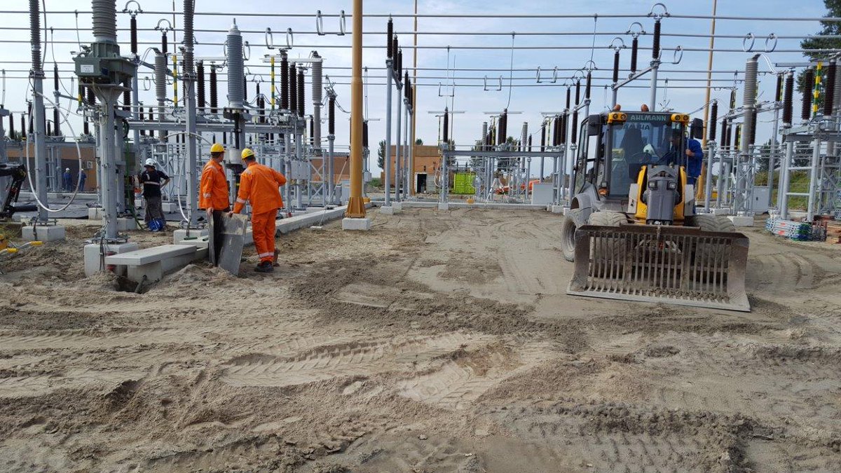 adcim's tweet photo. Achter een bestaand Station in Middelharnis is een nieuw Centraal Diensten Gebouw gerealiseerd, te midden van een nieuw aan te leggen schakeltuin. https://t.co/TF3Mux1Z68 https://t.co/kkS4HOHFKt