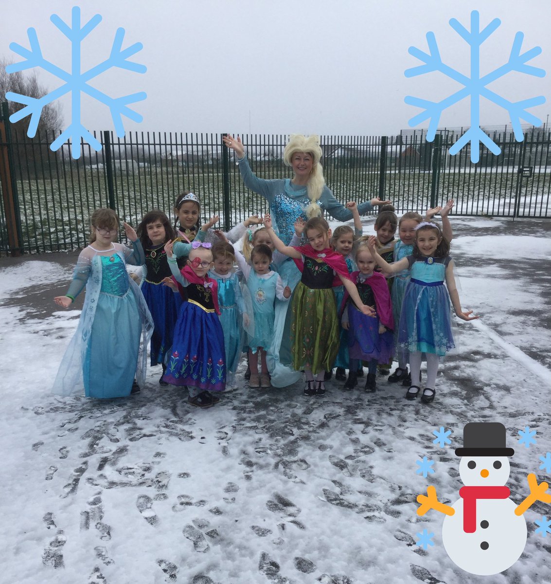 Do you want to build a snowman? ⛄❄🌨 #WorldBookDay2018 <a href="/james_jmw/">JamesW</a> <a href="/WestfieldCCtr/">Wigan Central Family Hub</a> <a href="/bullen_jenny/">Jenny Bullen</a> <a href="/MileWigan/">WiganGoldenMileGroup</a> @Westbridgetsa