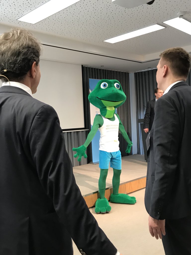 MichaelReiterPR's tweet photo. Innovatives Web-basiertes Angebot #Froach: wirksame lohnende #Minipause für #BetrieblichesGesundheitsmanagement/ auch für #Schulen #Kitas/ soll „Umschalten“ ermöglichen, #Burnout vermeiden. Erfrischend bei #Ideenküche2018 https://t.co/L8urx9ECc4