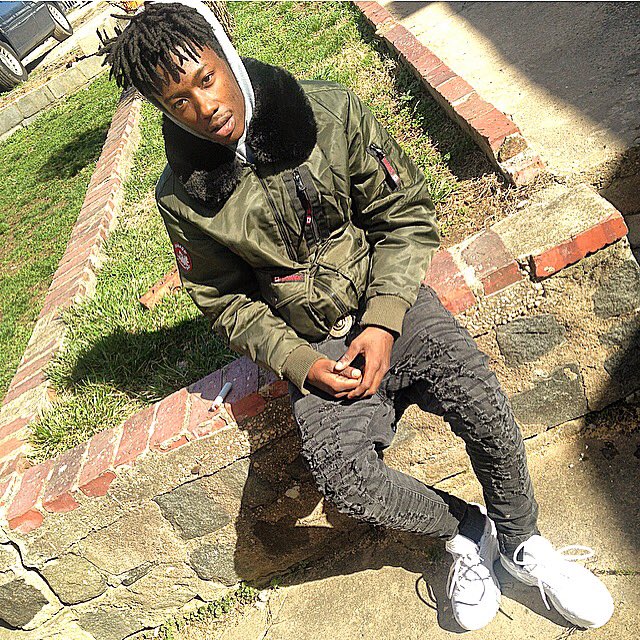 _6ixCartel's tweet photo. Young Nigga🗣 Get You Some Money 💰🏃🏿💨Want A Zip❓Give Me 200💲 #RestInPeaceBano #RestEazyDeeDee #RestUpTony https://t.co/99Iqo47X0z