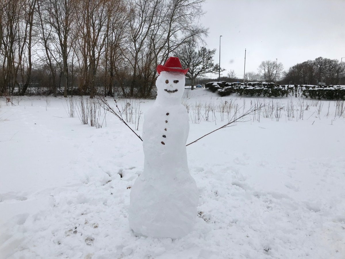 TradeInter's tweet photo. It might be snowing but we're still open at Trade Interchange HQ! #snowday2018 ⛄️❄️☃️ https://t.co/mGh9LAsPn0