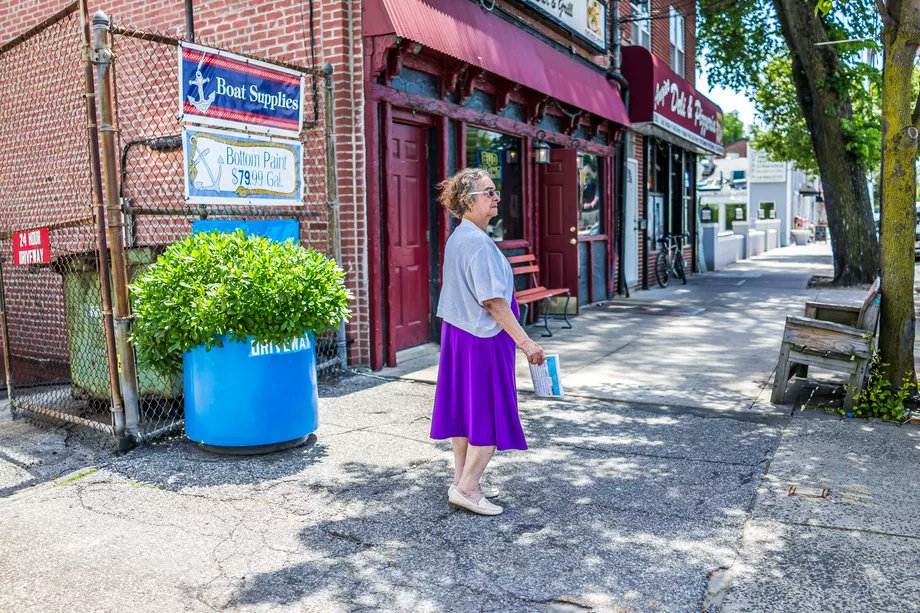 completestreets's tweet photo. Older adults were asked about living preferences, majority placed importance on walkable neighborhoods. https://t.co/7wwLj4dTRZ https://t.co/6XotFAlGko
