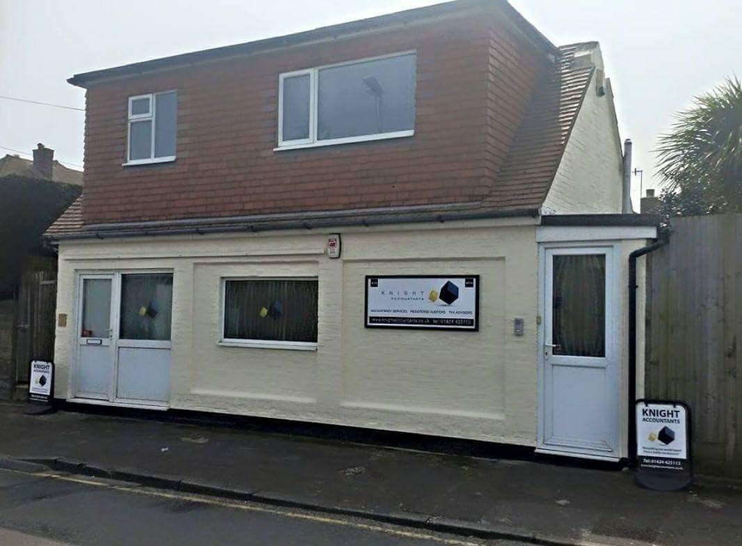 OFFICE BUILDING TO LET 
Theaklen Drive 
£500 PCM. Flexible terms. 
Available Mar '18 
anne@knightaccountants.co.uk