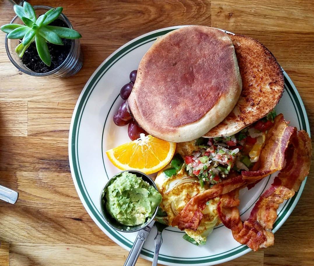 Rhode_Eats's tweet image. Tbt to this 😍AMAZING Breakfast🍳 from @amysplaceri - if you love yourself a great brunch, Amy's is the place for you! 

🔸Ps: Don't forget to check our $100 GIVEAWAY POST for @Squarepegwarren (Amy's sister venue) accepting entries until March 3!🔸

#RhodeEats 
#RhodeIsland