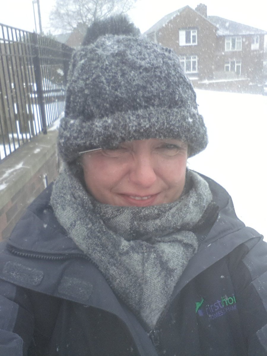 'Pleasant' and 'fresh' out in Derker this morning 😂 #gladtobehome <a href="/FirstForFCHO/">First Choice Homes Oldham</a> <a href="/FCHONeighbourhd/">FCHO Neighbourhoods</a>